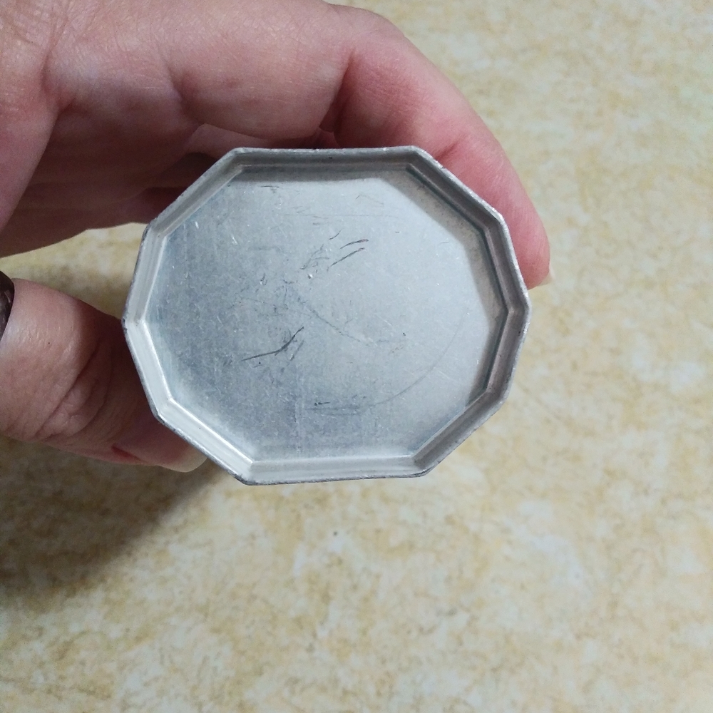 Yardley Invisible Talc Tin Container - Picture 6 of 8